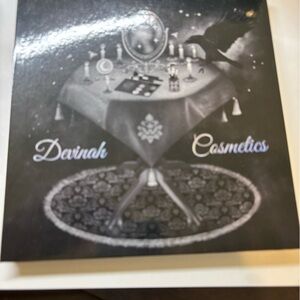 Devinah Cosmetics Eyeshadow Palette